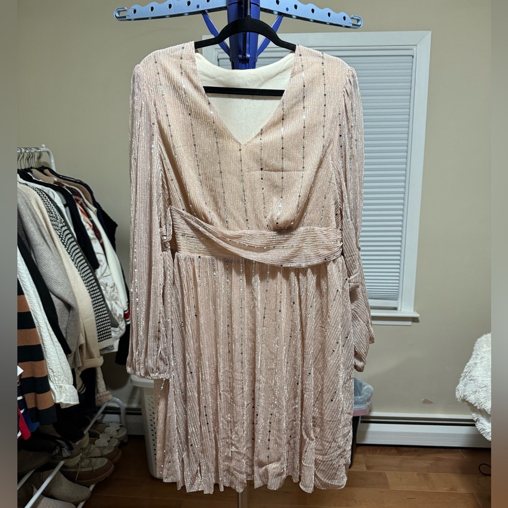 SHEIN Curve- Size 2xl: Elegant Rose Gold V-Neck Dress